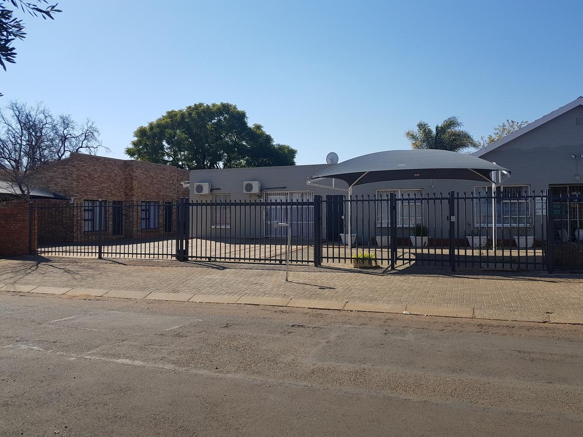 Kgosi Lodge Kimberley Zewnętrze zdjęcie